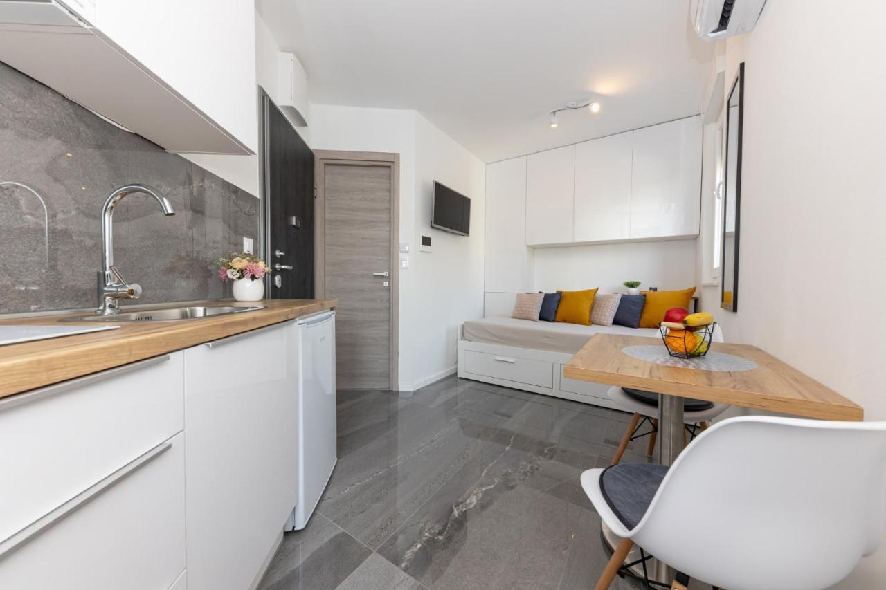 New Studio For 2, Free Private Garage Spot, Wi-Fi, 200 M From Mall Of Split Luaran gambar